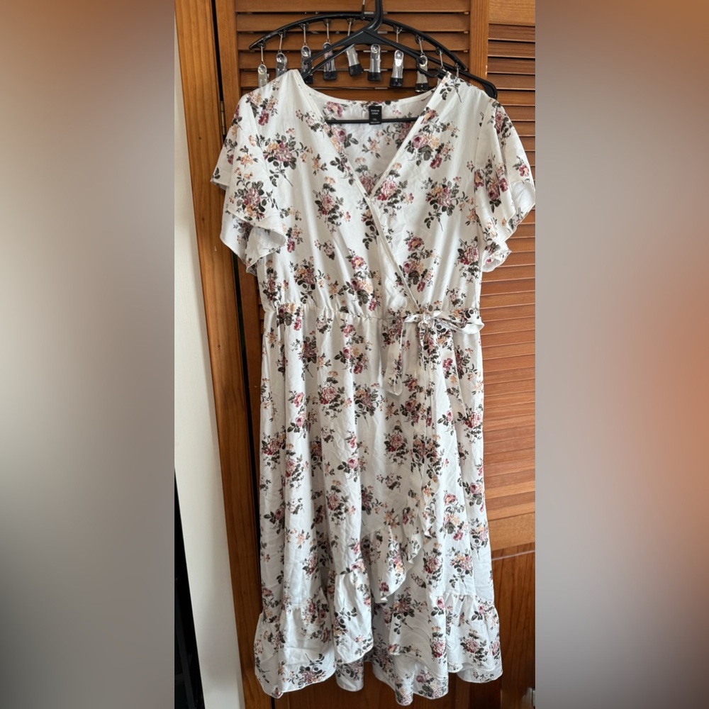 SHEIN Curve beautiful Floral Dress NWOT